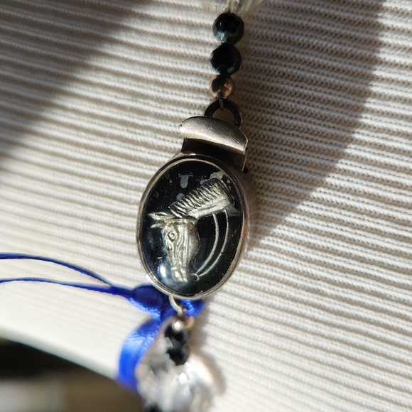 Black and White Necklace - Picture 4 of 5